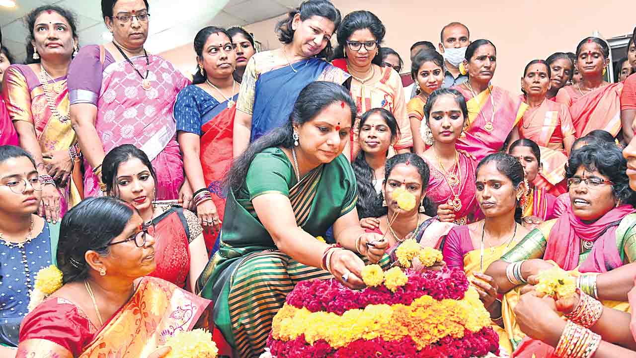 మా తల్లీ..బతుకమ్మా..