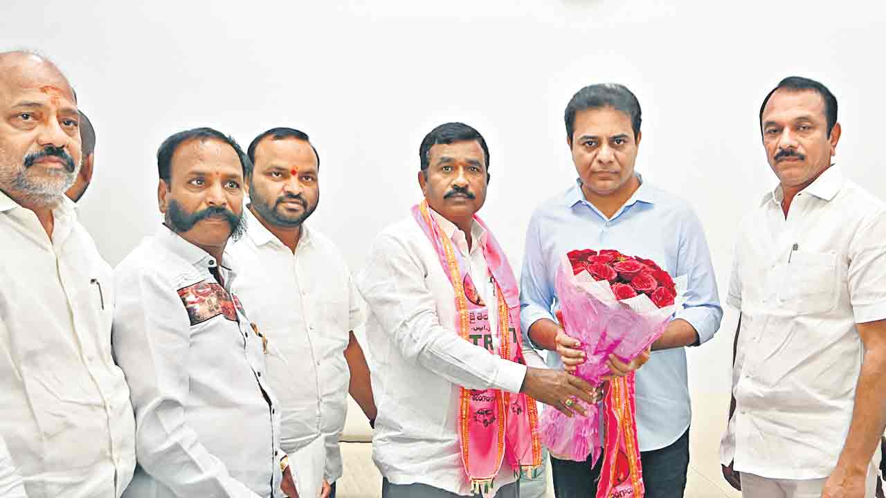 టీఆర్‌ఎస్‌లో చేరిన కాంగ్రెస్‌ నేత
