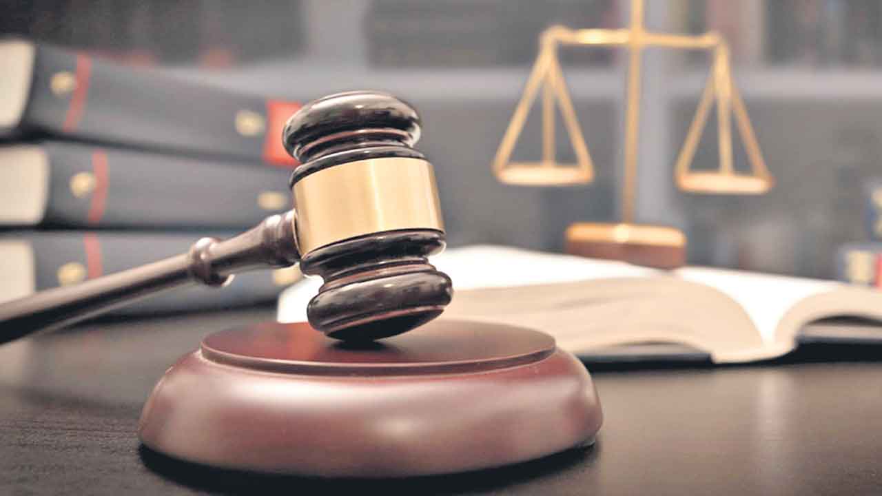 ఎంబీఎస్‌ డైరెక్టర్‌కు ముందస్తు బెయిల్‌