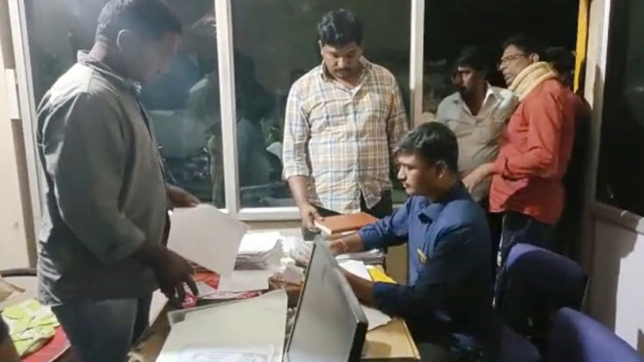 నకిలీ సర్టిఫికెట్ల కలకలం