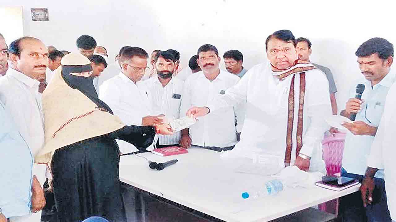 సొంతింటి కల సాకారం చేస్తున్నాం..