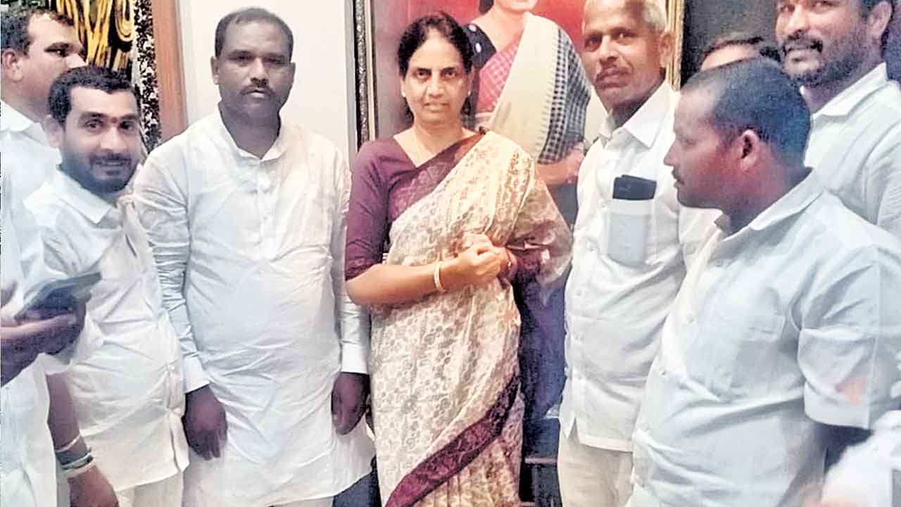శుభాకాంక్షల వెల్లువ