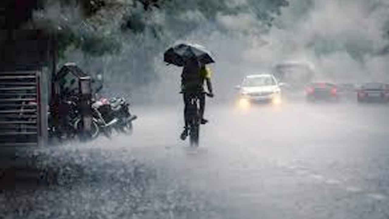 ఏపీలోని పలు ప్రాంతాల్లో భారీ వర్షాలు..గోడకూలి ఒకరు మృతి