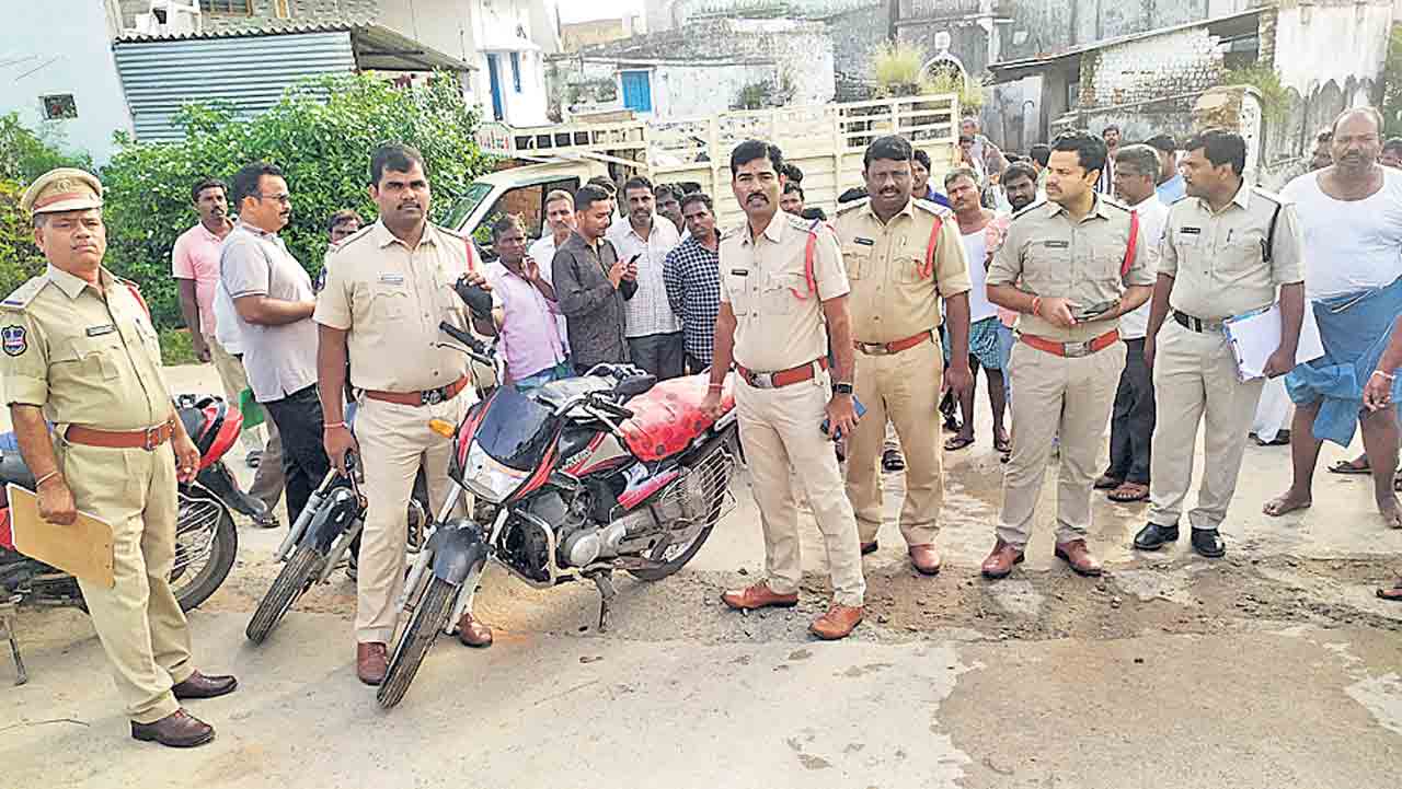 రామాయంపేటలో కార్డన్‌ సెర్చ్‌