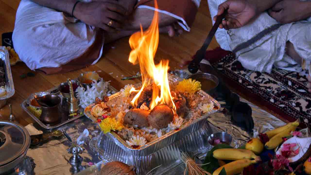 Vaasthu Shastra | రోజూ ఇంట్లో హోమం చేయవచ్చా? లాభం ఏంటి? ఎలా చెయ్యాలి?