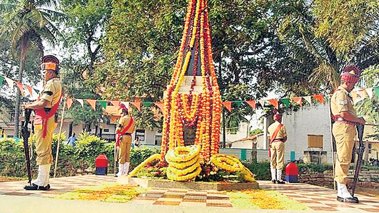 అమరులారా వందనం