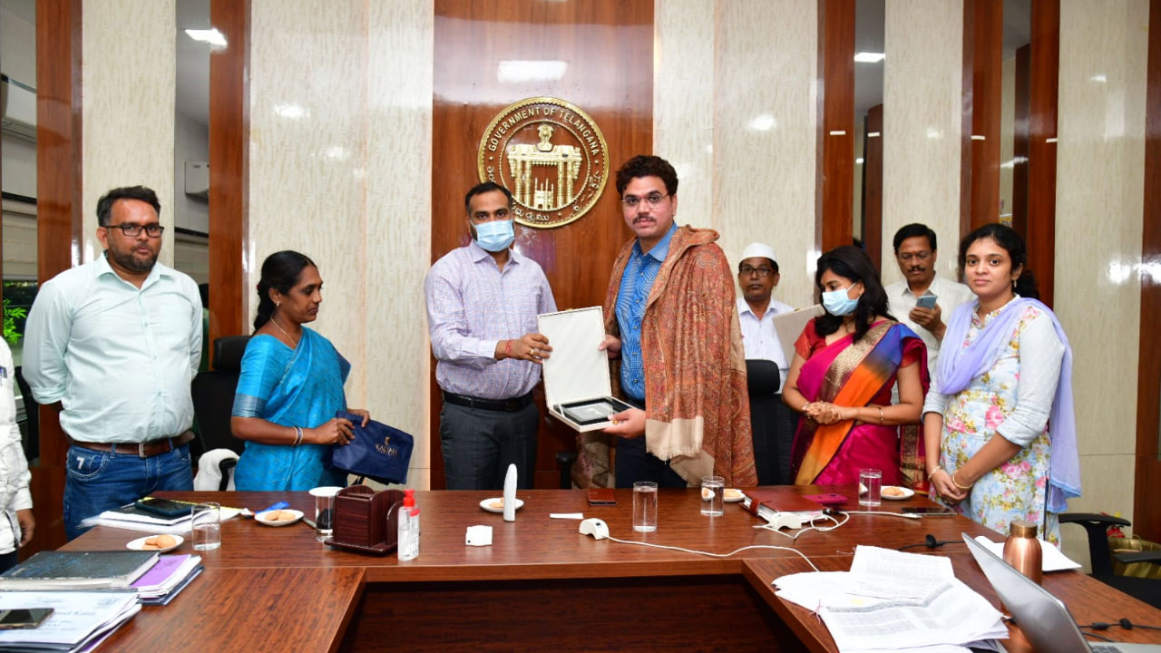 ప్రగతిలో కరీంనగర్‌ దేశానికే రోల్‌మోడల్‌