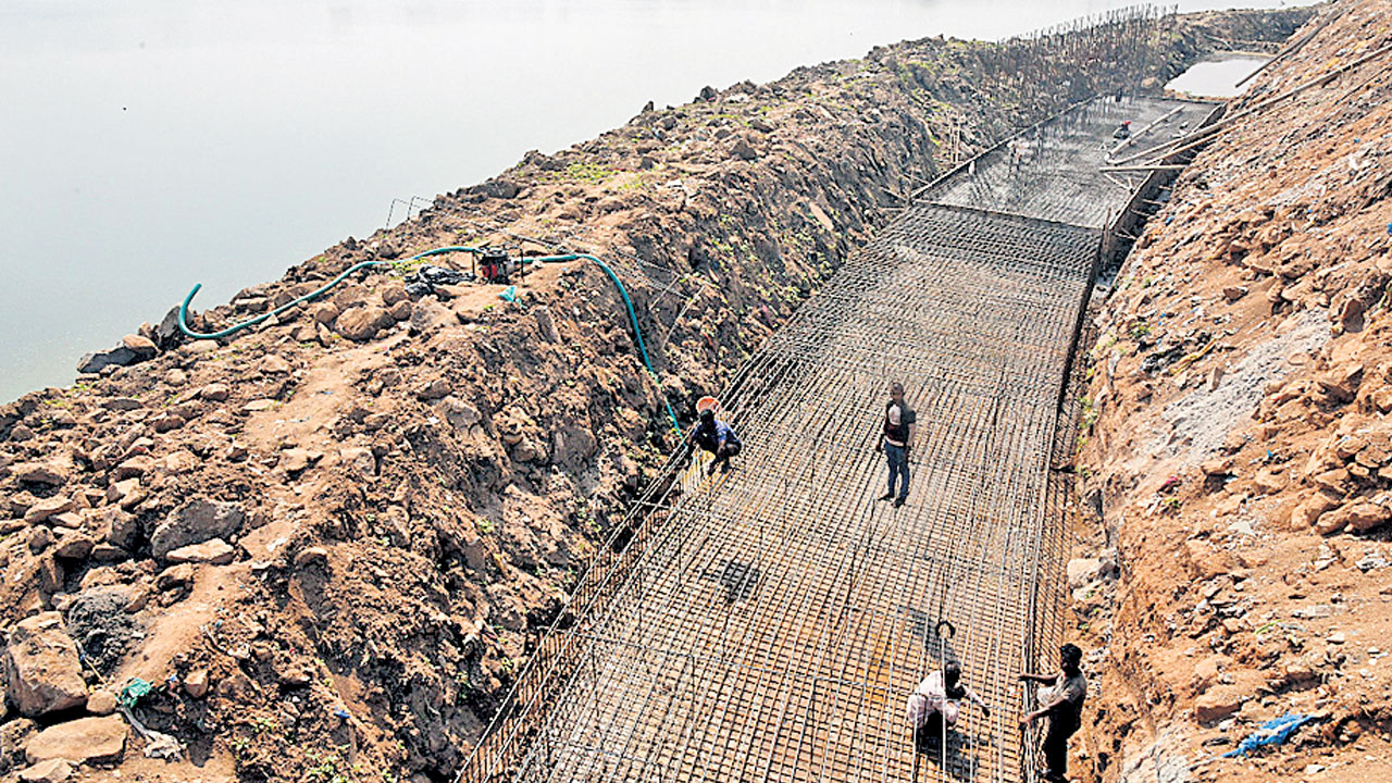 చెరువులకు మహర్దశ