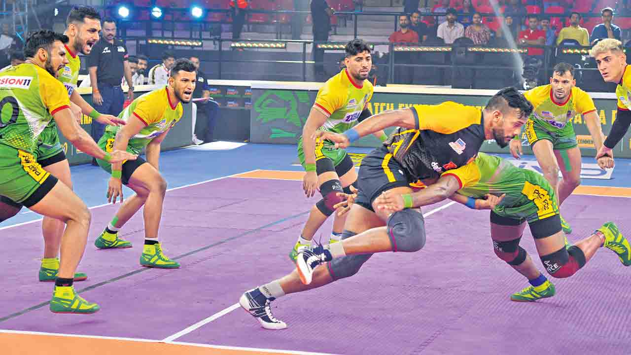 టైటాన్స్‌ బోణీ