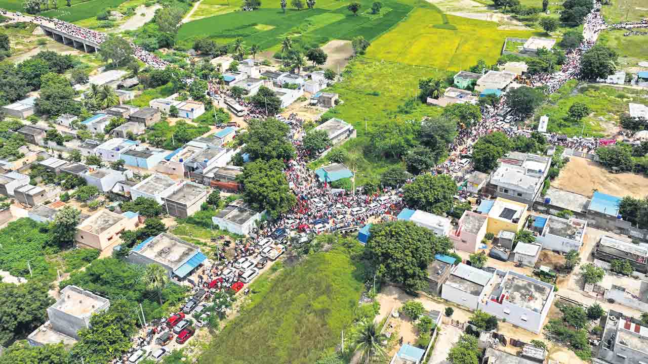 మునుగోడులో గులాబీ జైత్రయాత్ర