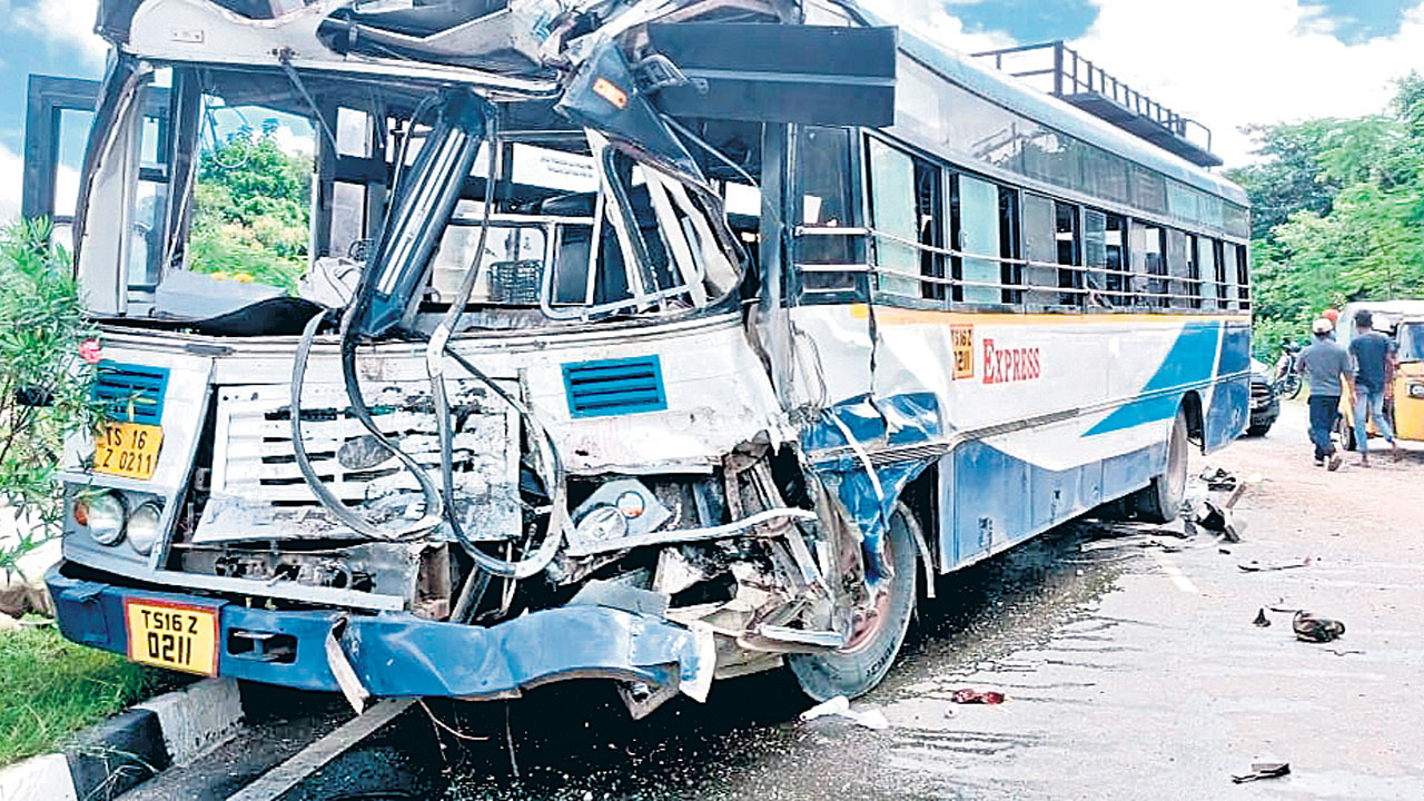 అతివేగంతోనే ప్రమాదం..