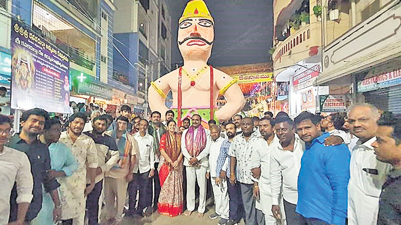 రావణ దహనం..చెడు అంతం