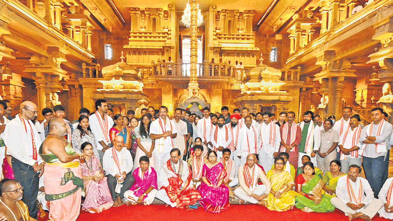 యాదాద్రికి ఆధ్యాత్మిక శోభ