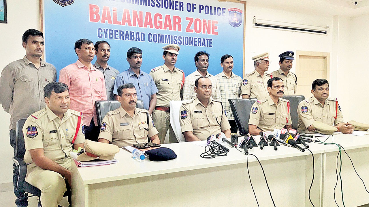 చోరీ కేసులు.. నేరగాళ్లు అరెస్టు