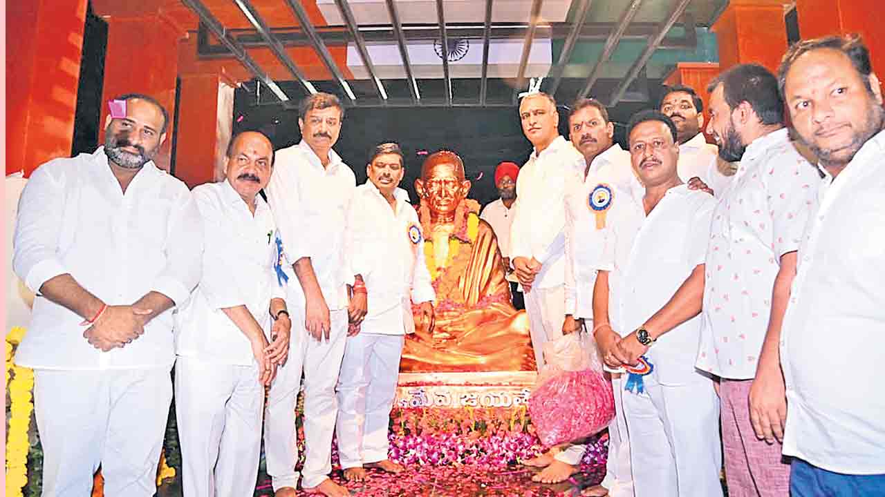 రాజకీయాలు చేస్తామంటే ఊరుకోరు