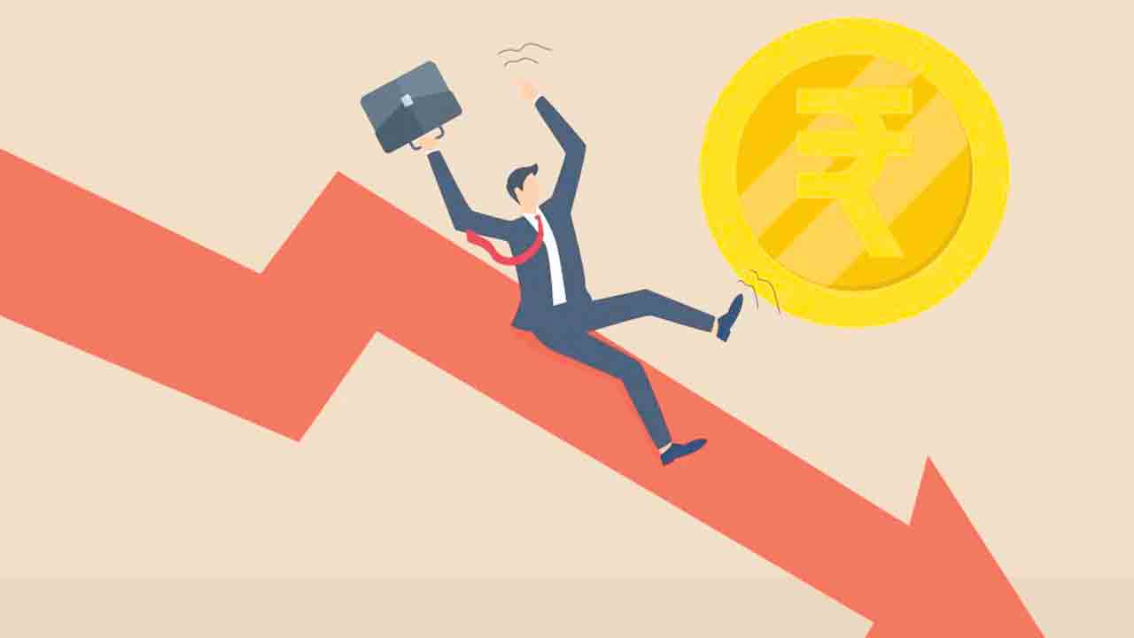 రూపాయి పాతాళానికి.. డాలర్‌తో మారకం 83కు పతనం