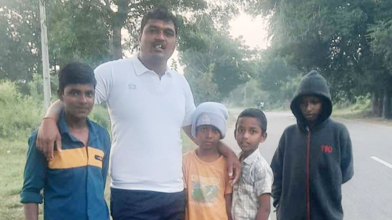 దీపావళికి సెలవు లేదని..