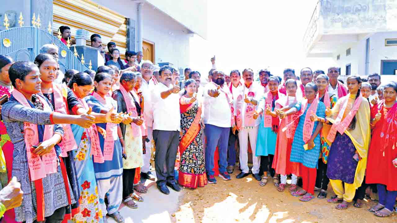 మా తొలి ఓటు కారుకే