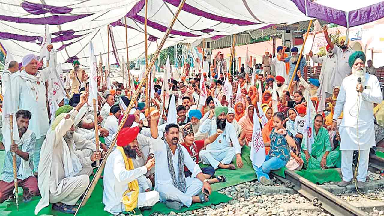 రైతు హంతకులను ఉరితీయాలి