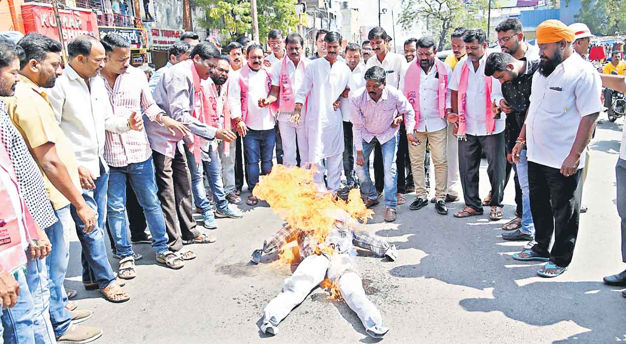 పెల్లుబికిన ఆగ్రహం