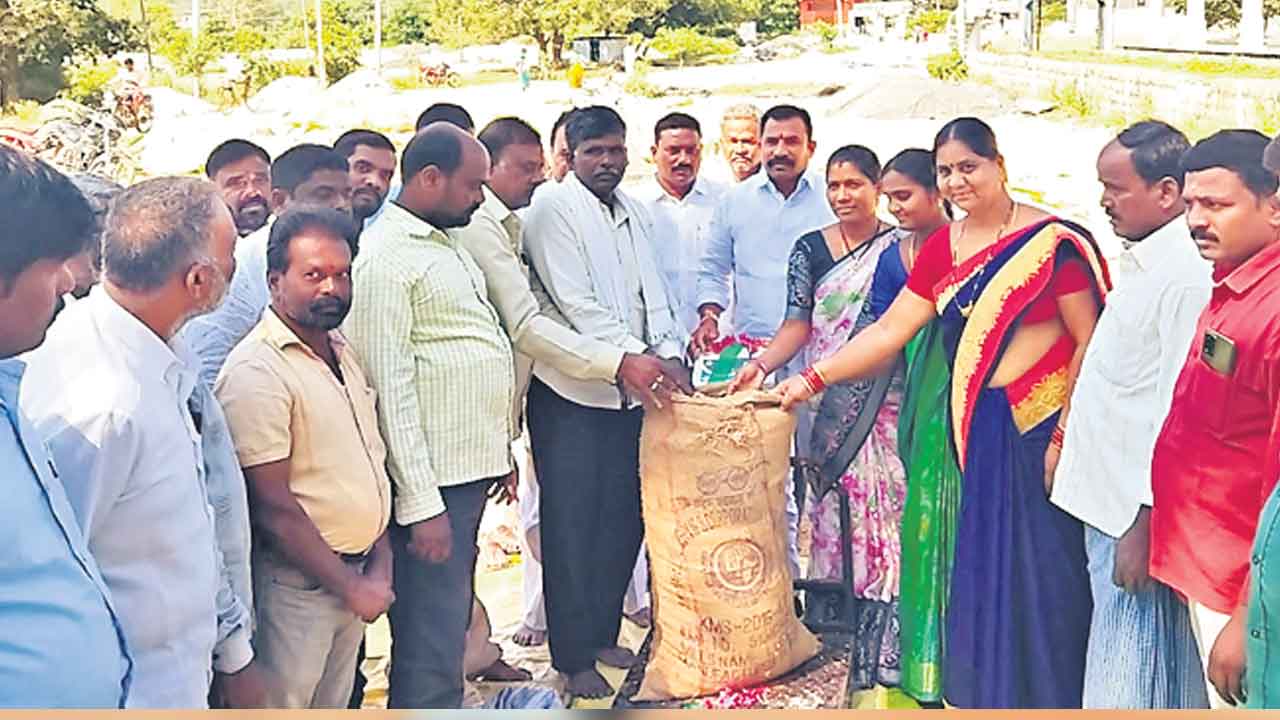 రైతులు అధైర్యపడొద్దు