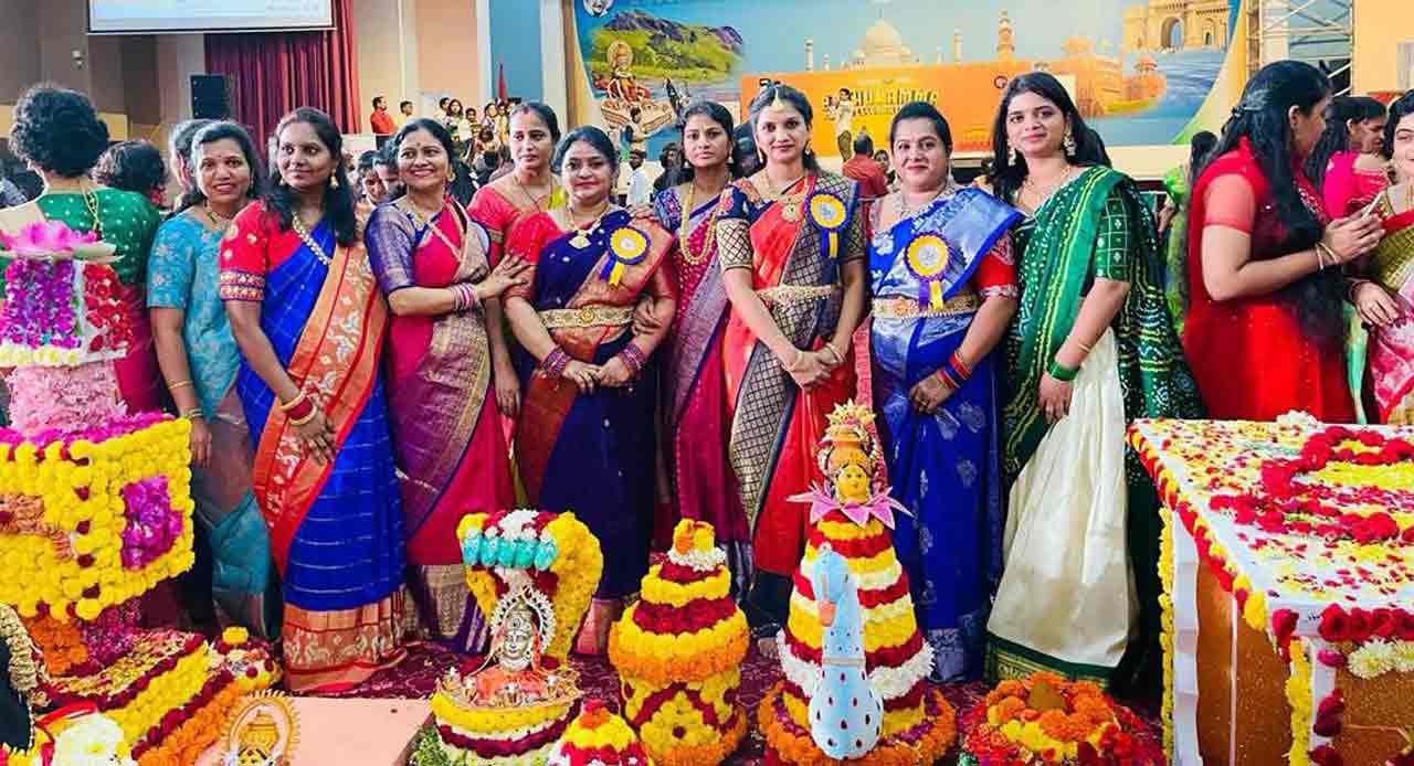 దుబాయ్లో బతుకమ్మ వేడుకలు