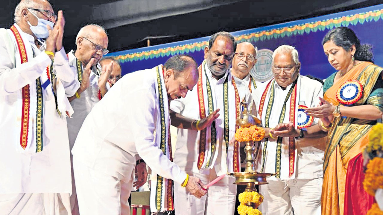 అన్ని జిల్లా కేంద్రాల్లో వృద్ధాశ్రమాలు