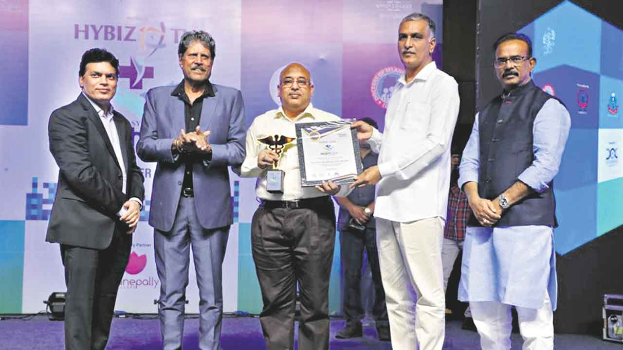 తల్లి జన్మనిస్తే ..వైద్యులు పునర్జన్మనిస్తారు: మంత్రి హరీశ్‌రావు