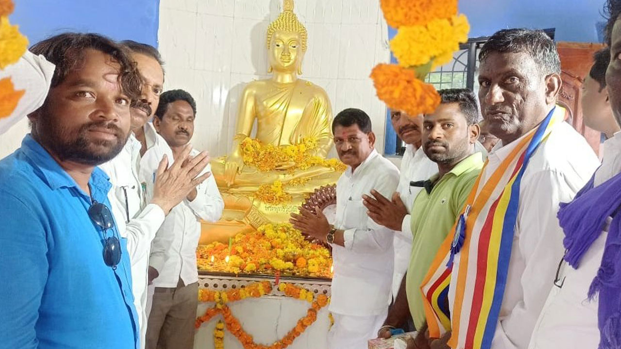 అంబేద్కర్‌ మార్గంలో నడవాలి