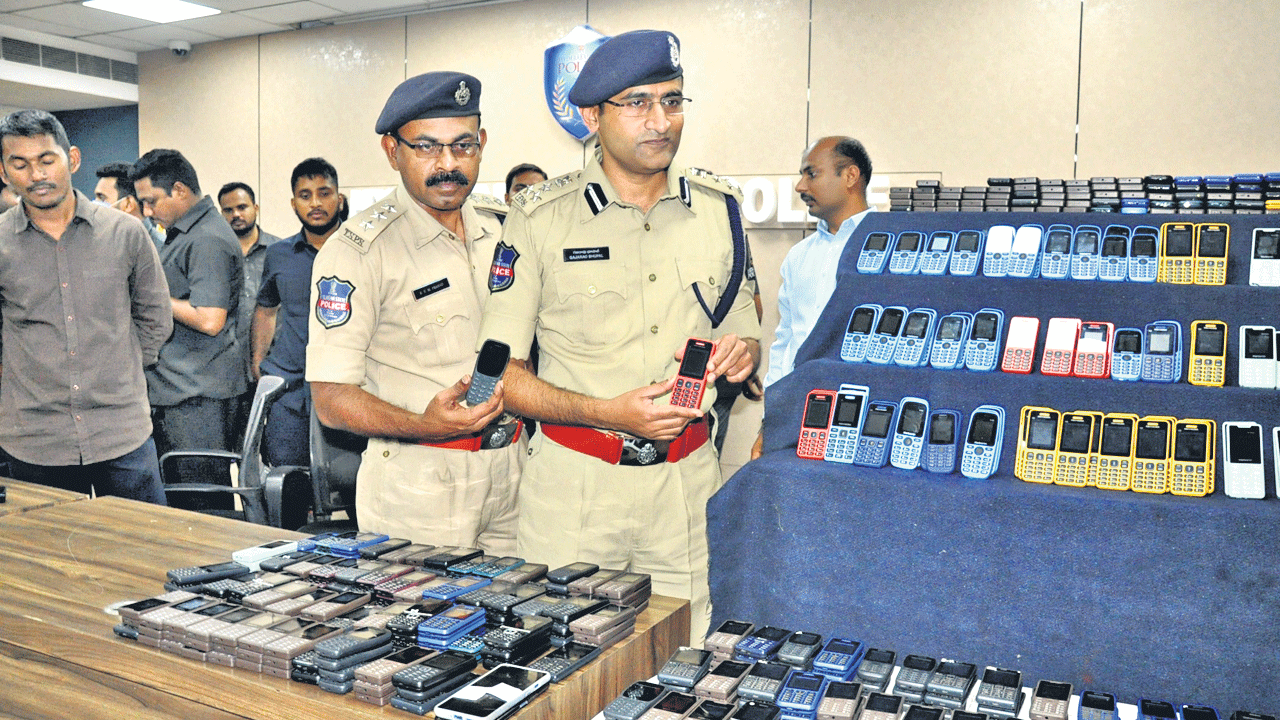 బ్రాండ్‌ సంస్థల పేరుతో కాల్‌సెంటర్‌