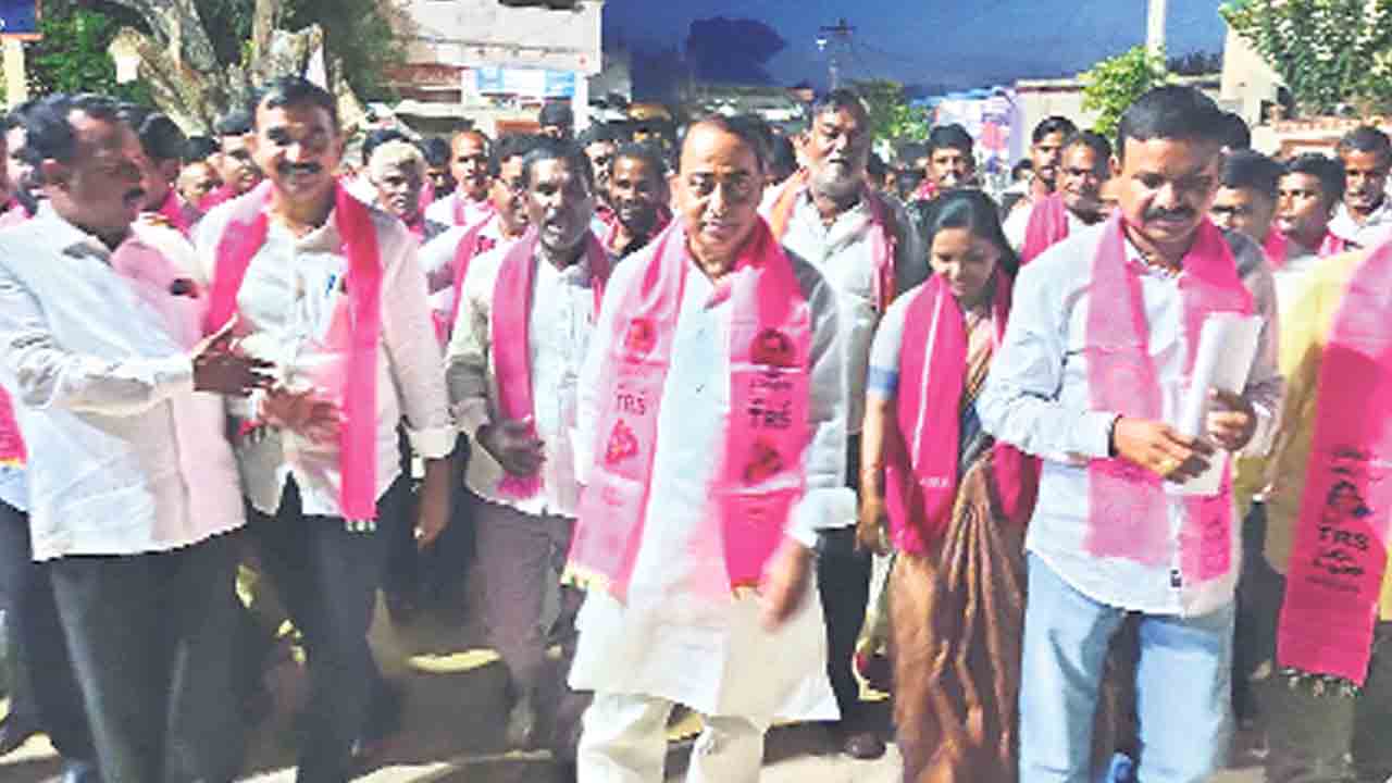 కేసీఆర్‌ నాయకత్వాన్ని కోరుకుంటున్న దేశ ప్రజలు