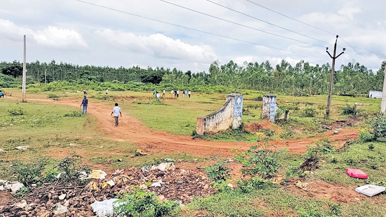 ఏపీలో రాములోరి భూముల కబ్జా