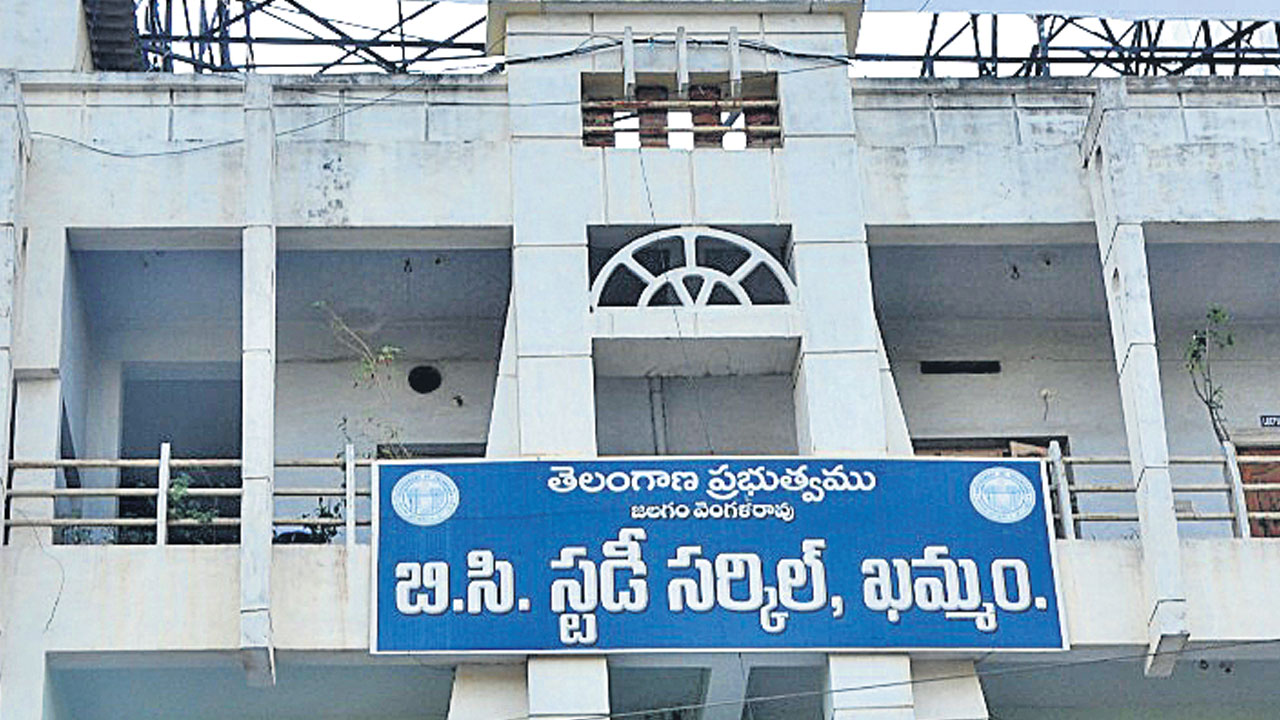 ప్రతిభ కేంద్రాలుగా స్టడీ సర్కిళ్లు.. పైసా ఖర్చు లేకుండా ఉత్తమ శిక్షణ