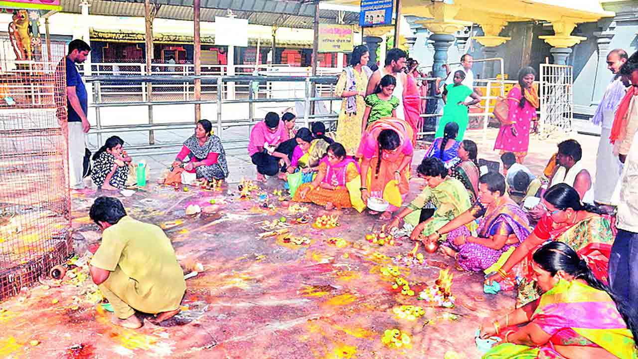 కాళేశ్వరంలో కార్తీక శోభ