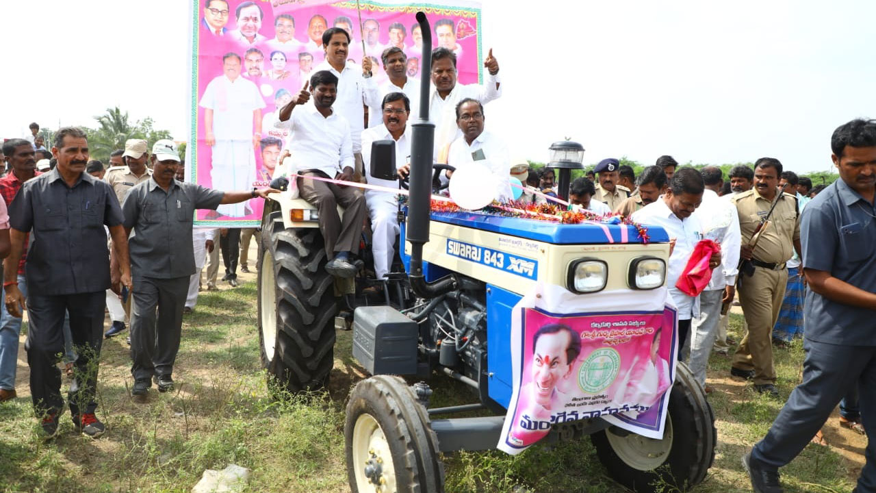 దళితుల మోములో చిరునవ్వు