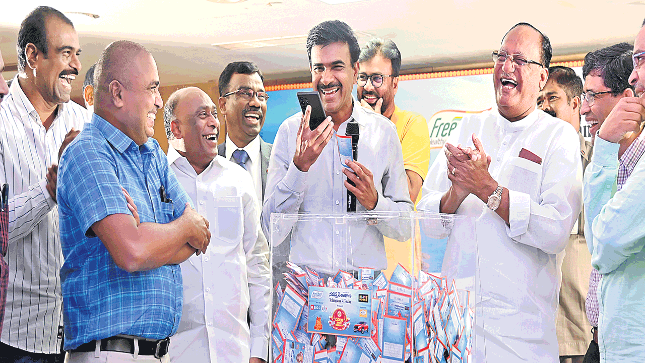 వర్షితకు నమస్తే కారు