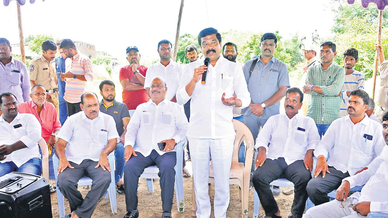 సీఎం కేసీఆర్‌ దేశ రాజకీయాల్లోకి రాకుండా పన్నాగం