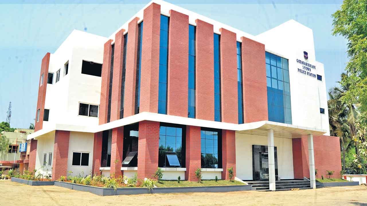 పోలీసు భవనాలు రెడీ!