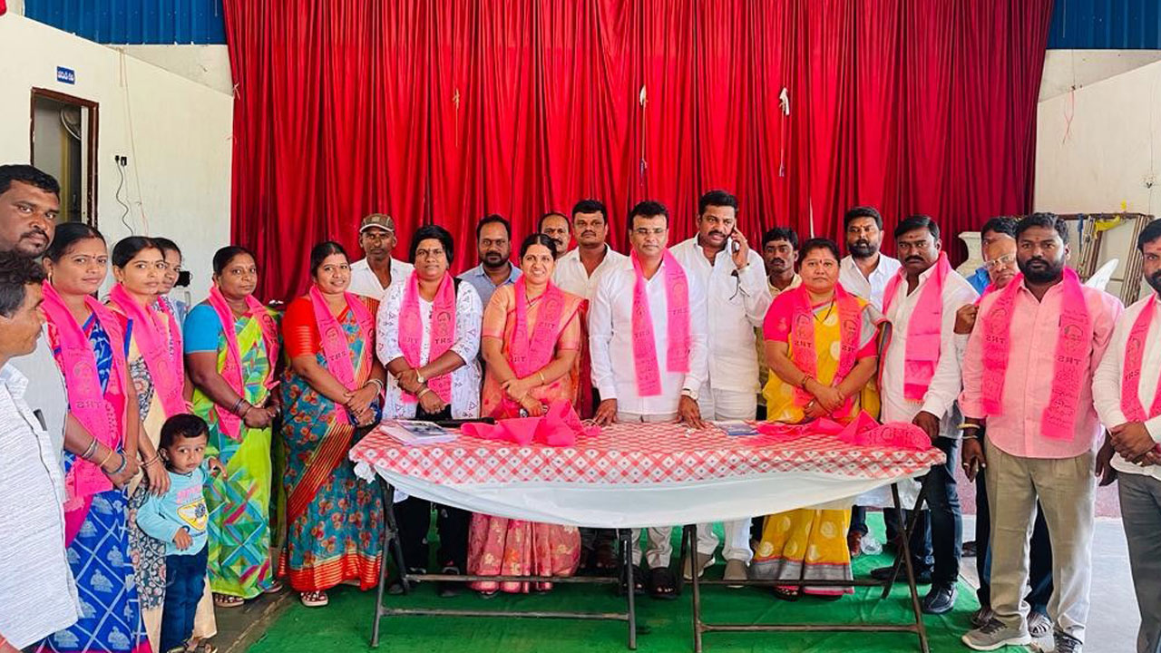 కాంట్రాక్టుల కోసమే రాజగోపాల్‌రెడ్డి డ్రామా