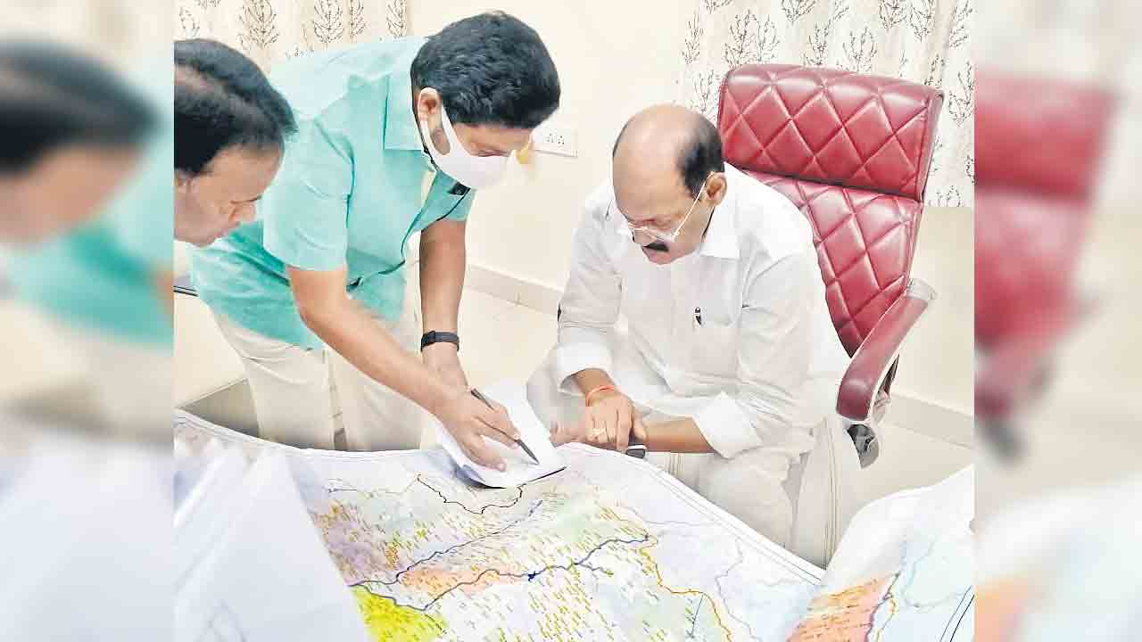 చెక్‌డ్యాముల నిర్మాణానికి ప్రాధాన్యం