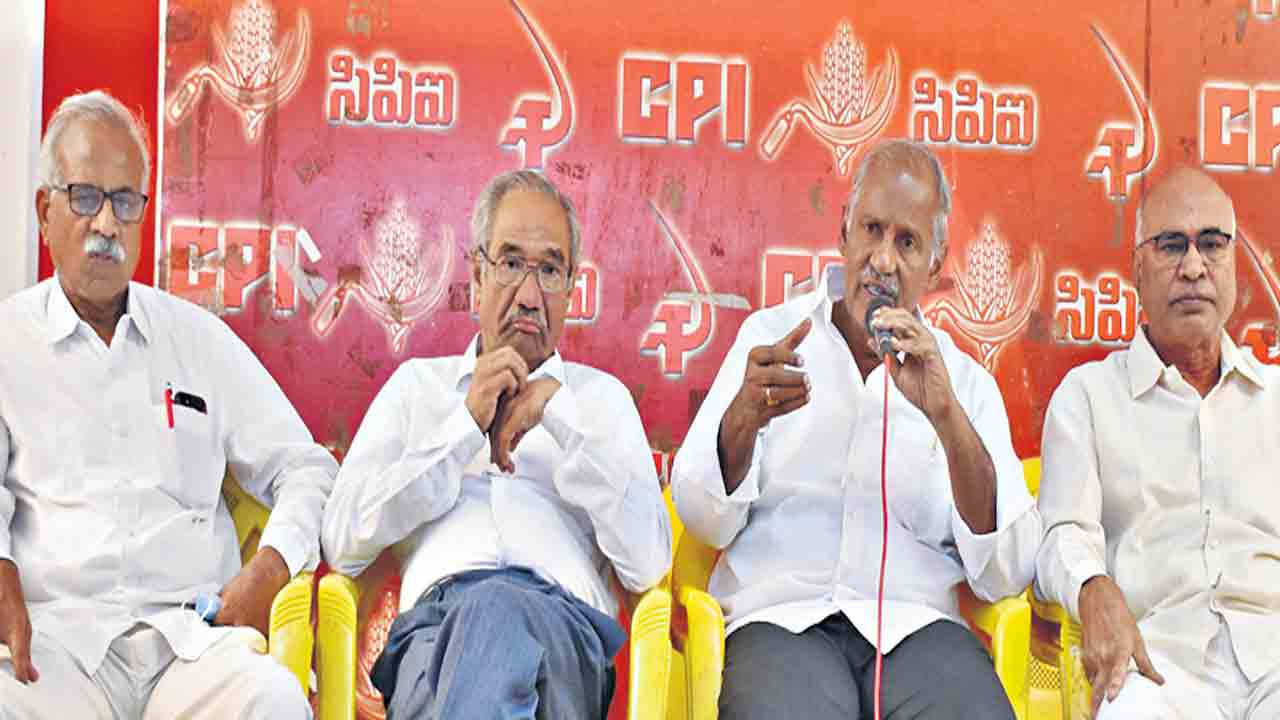 కోమటిరెడ్డి బ్రదర్స్‌ మోసగాళ్లు