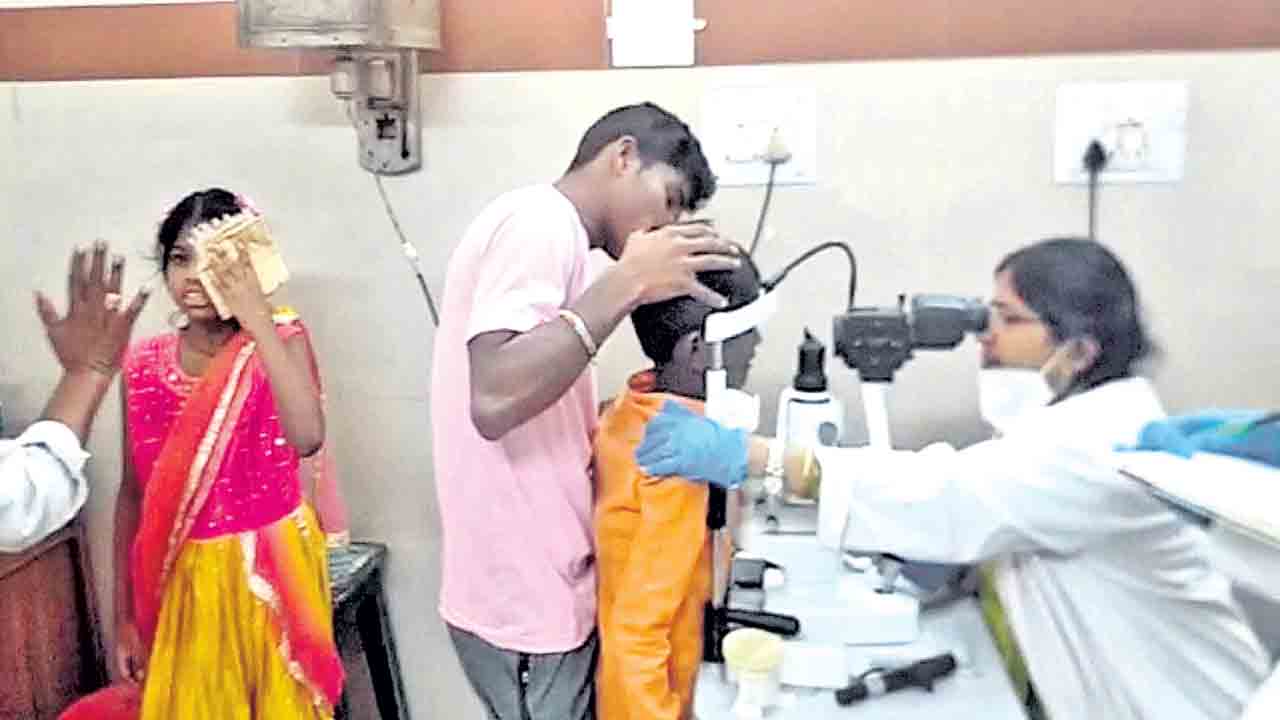 పటాకులు కాల్చుతూ గాయాలు