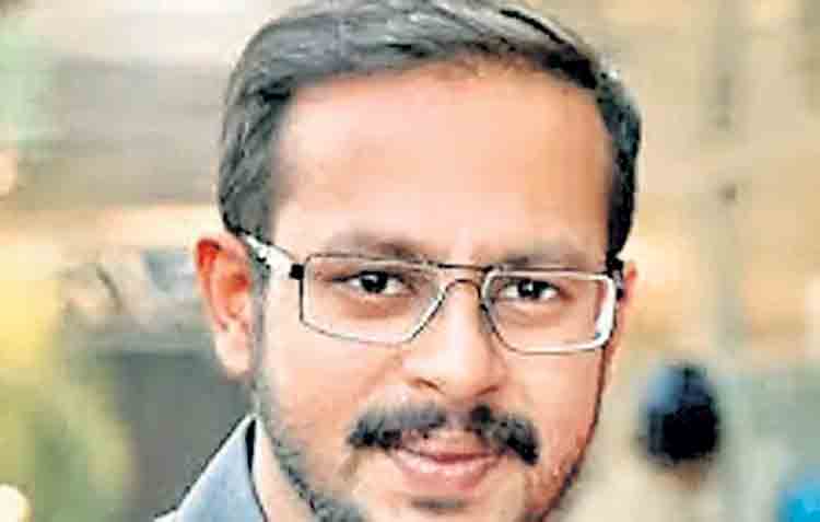 బీజేపీ నేత కొడుక్కి ఏడాదికే పీహెచ్‌డీ పట్టా