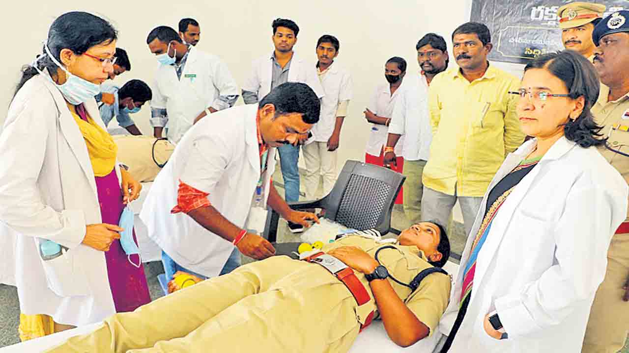 శిబిరం సక్సెస్‌.. రక్తదానంతో పునర్జన్మ
