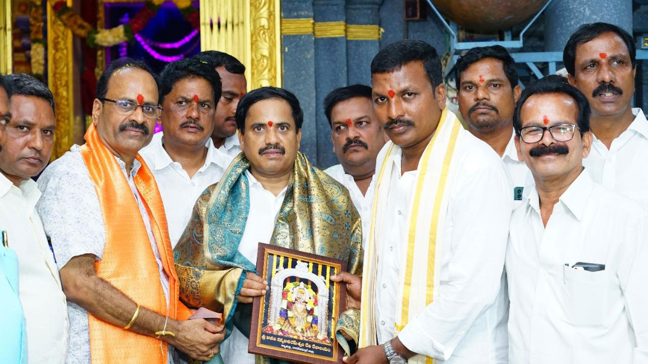 దుర్గామాతకు ప్రత్యేక పూజలు