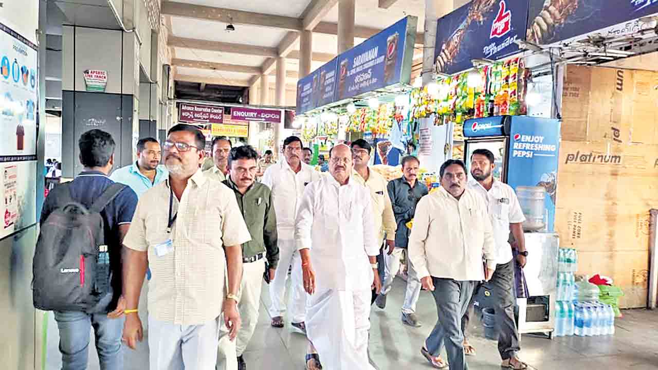 టీఎస్‌ ఆర్టీసీ సంస్థను ఆదరించండి