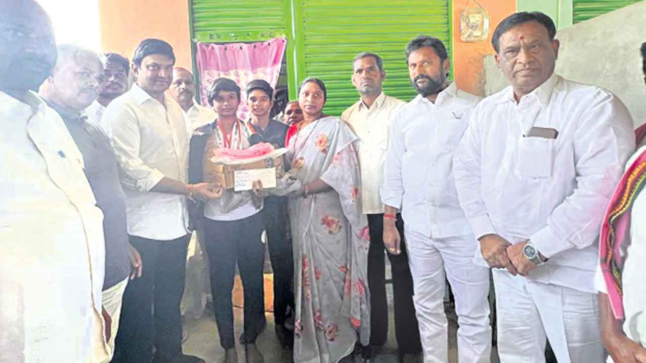 నజియాకు మంత్రి కేటీఆర్‌ అండ