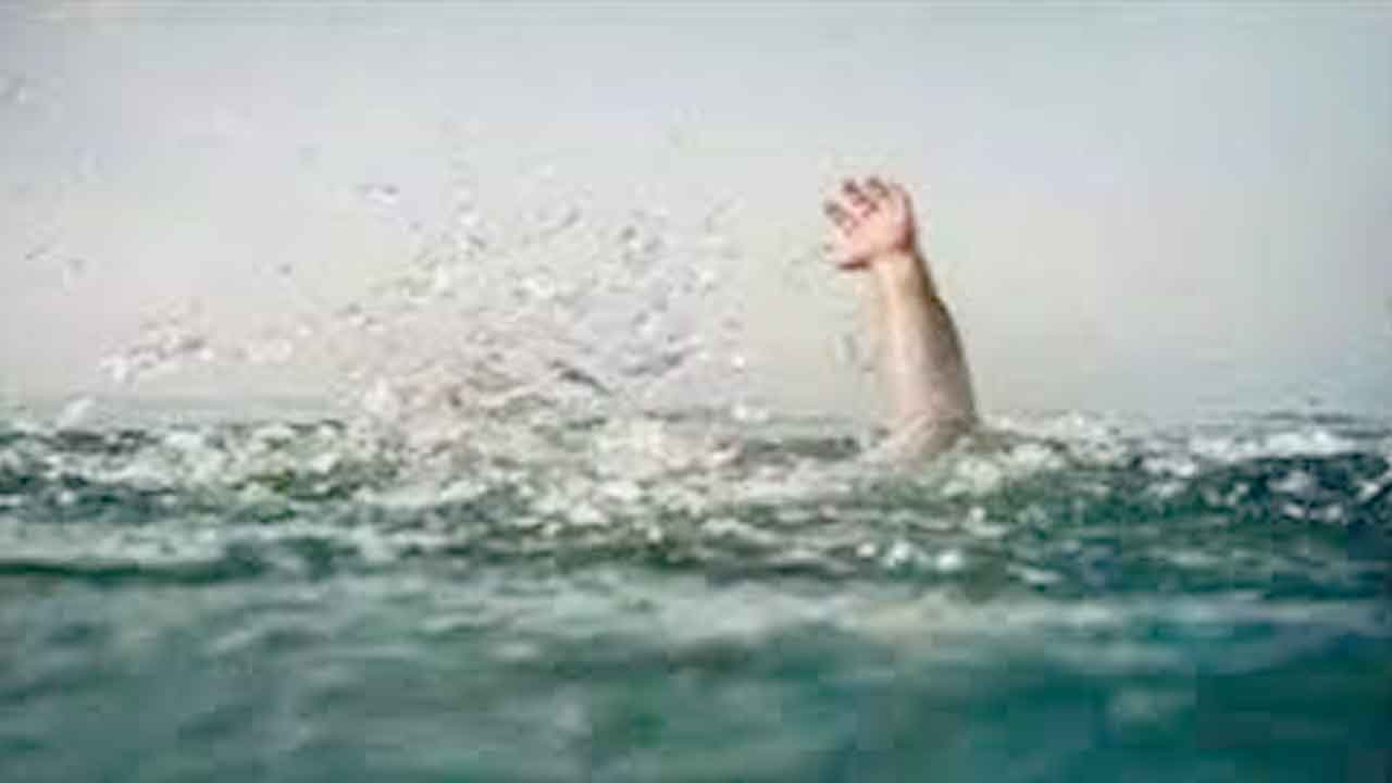 విహారయాత్రలో విషాదం..ఇద్దరు విద్యార్థులు మృతి..మరో నలుగురి కోసం గాలింపు