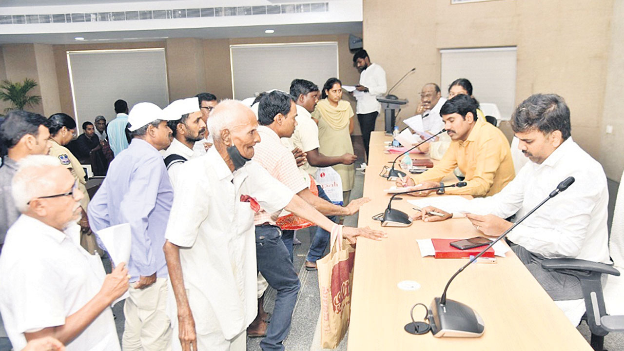 ‘మన ఊరు-మన బడి’ పనులను పక్షం రోజుల్లో పూర్తిచేయాలి