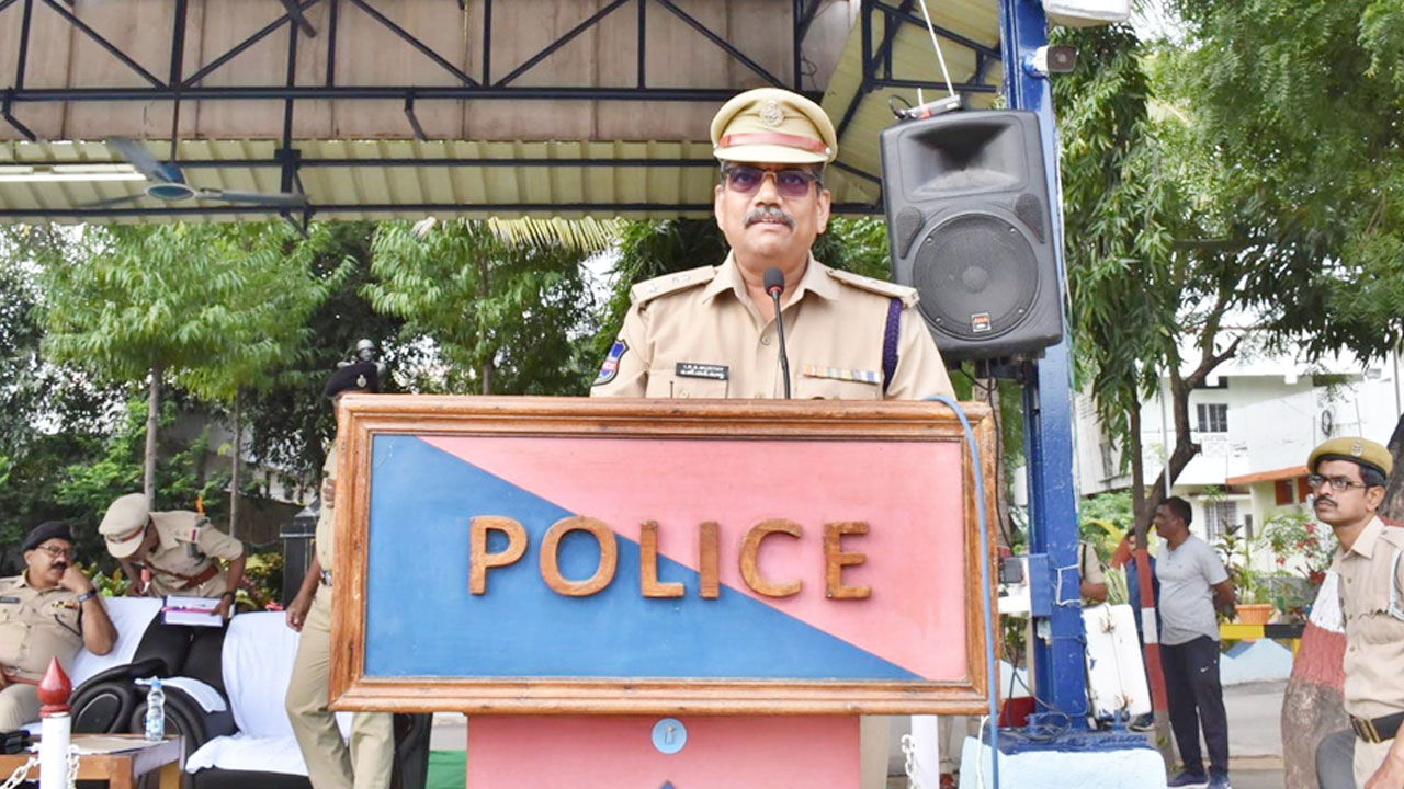 హోంగార్డులు క్రమశిక్షణతో విధులు నిర్వర్తించాలి